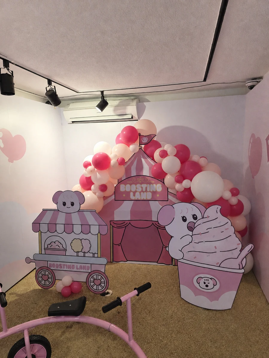 Yeonnam-dong Pop-Up Store Custom Board Balloon Decor