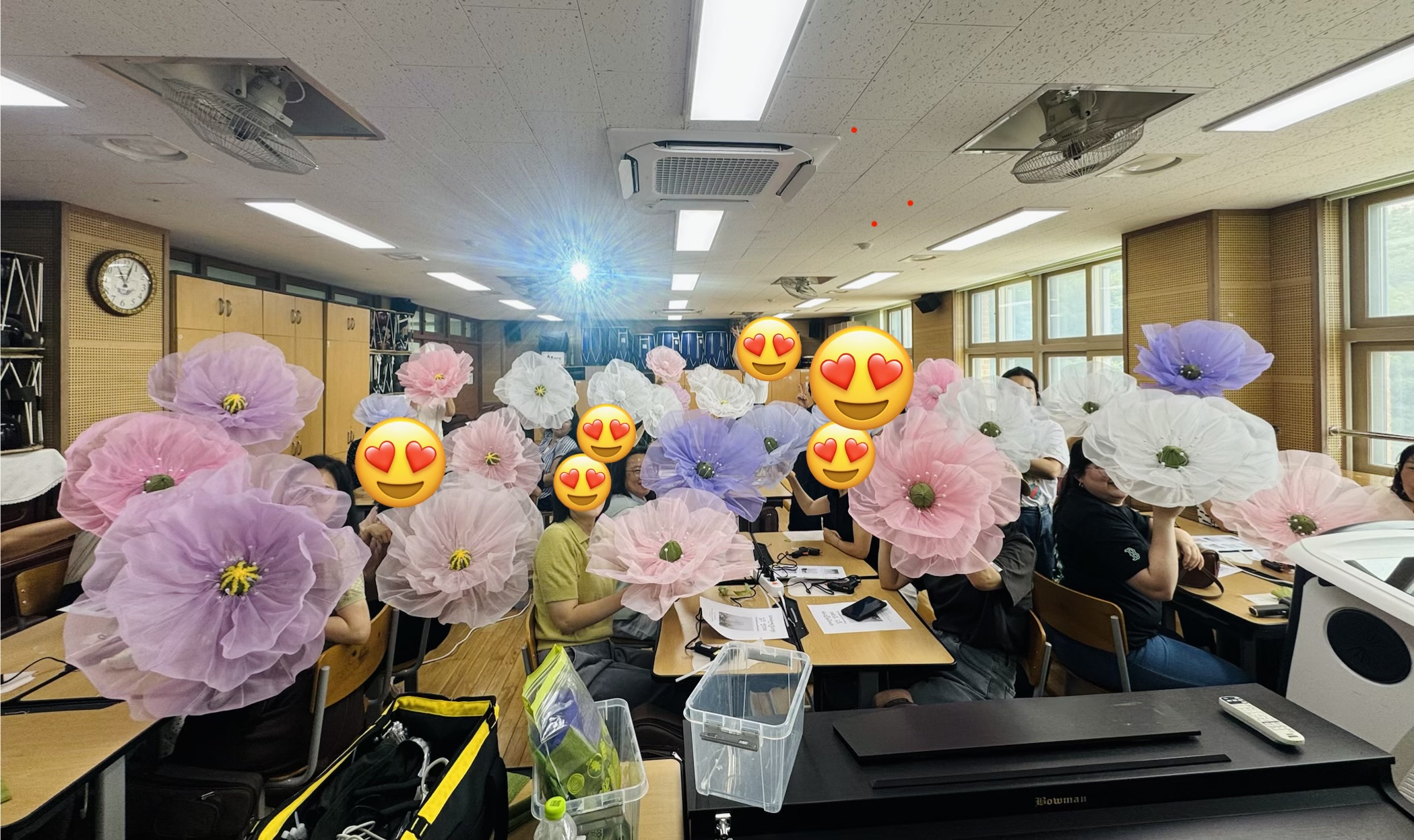 만월중학교 학부모 동아리 실크플라워 공예 수업 실크양귀비 전시