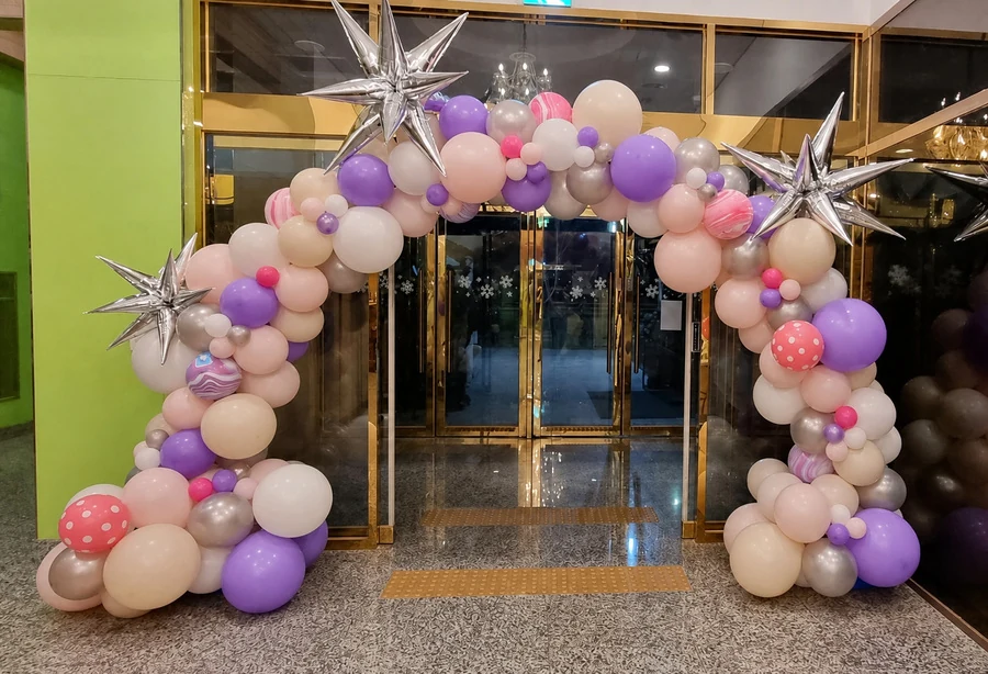 Graduation Portrait Balloon and Giant Flower Zone