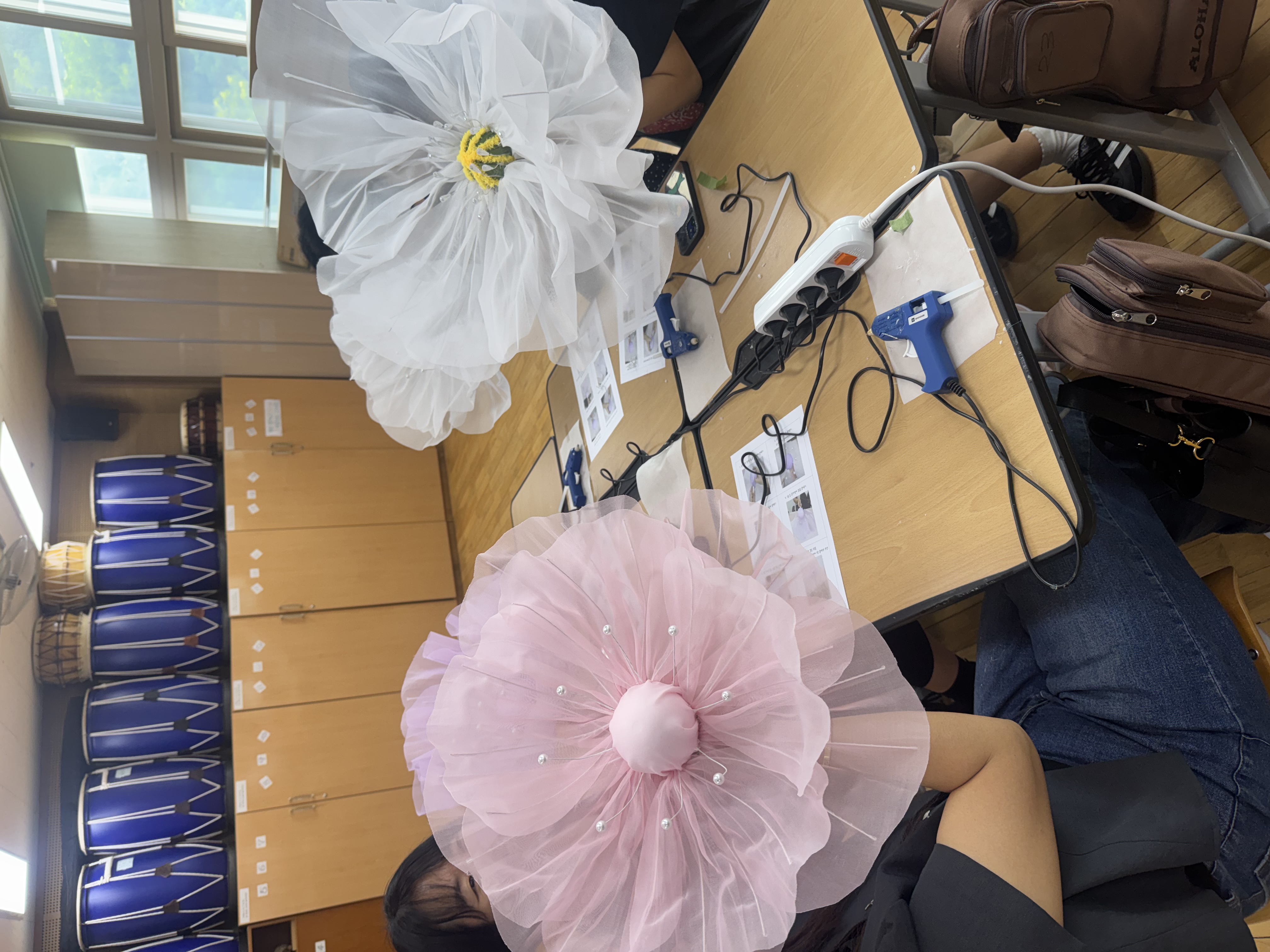만월중학교 학부모 동아리 실크플라워 공예 수업 실크양귀비 전시