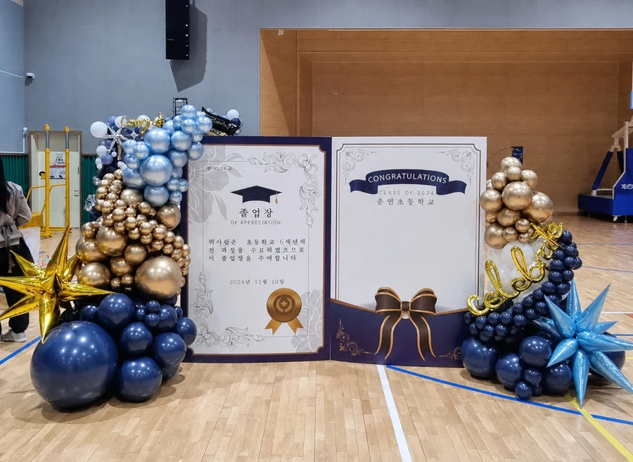 Kindergarten Graduation Balloon and Giant Flower Zone