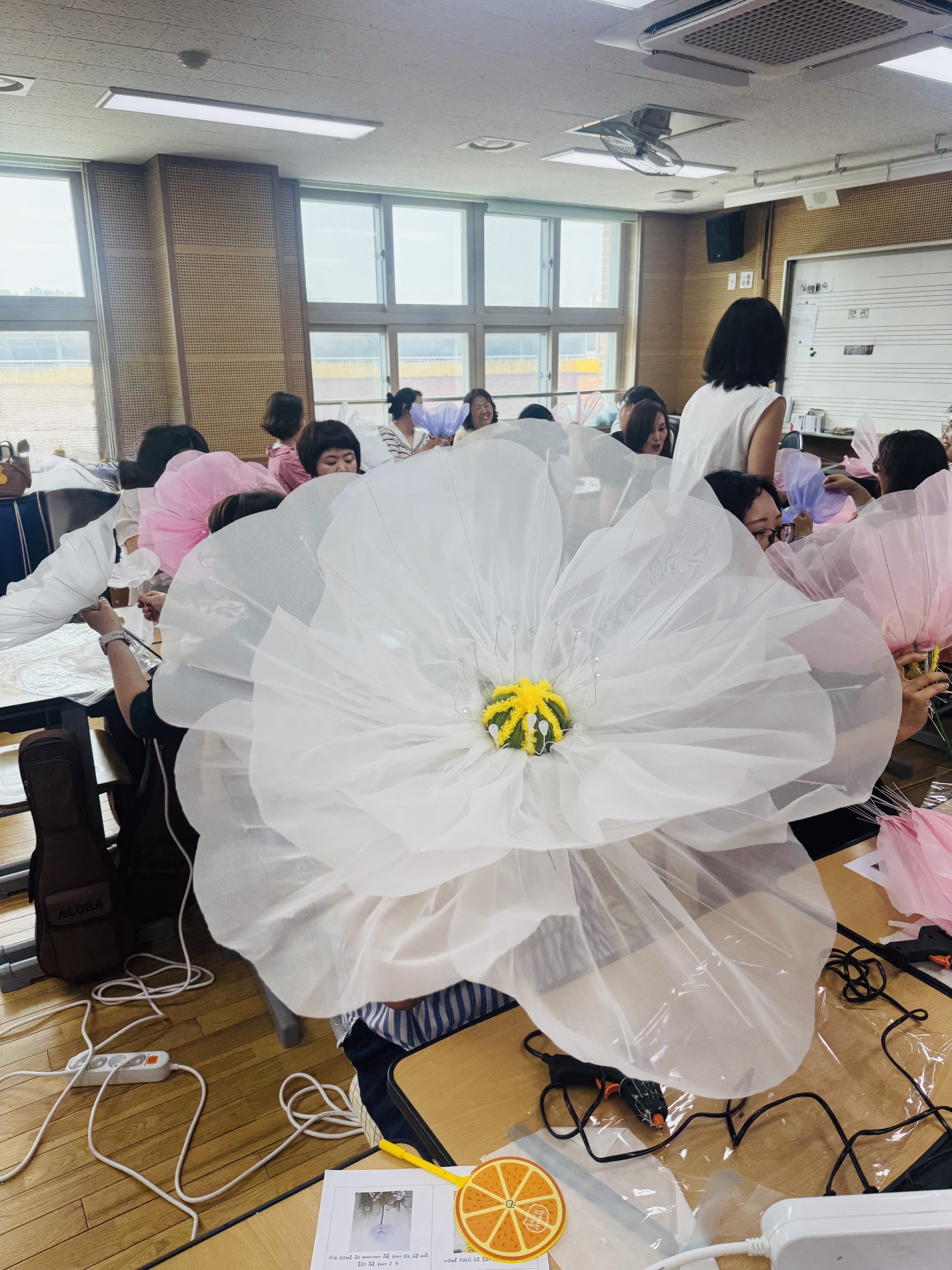 만월중학교 학부모 동아리 실크플라워 공예 수업 실크양귀비 전시