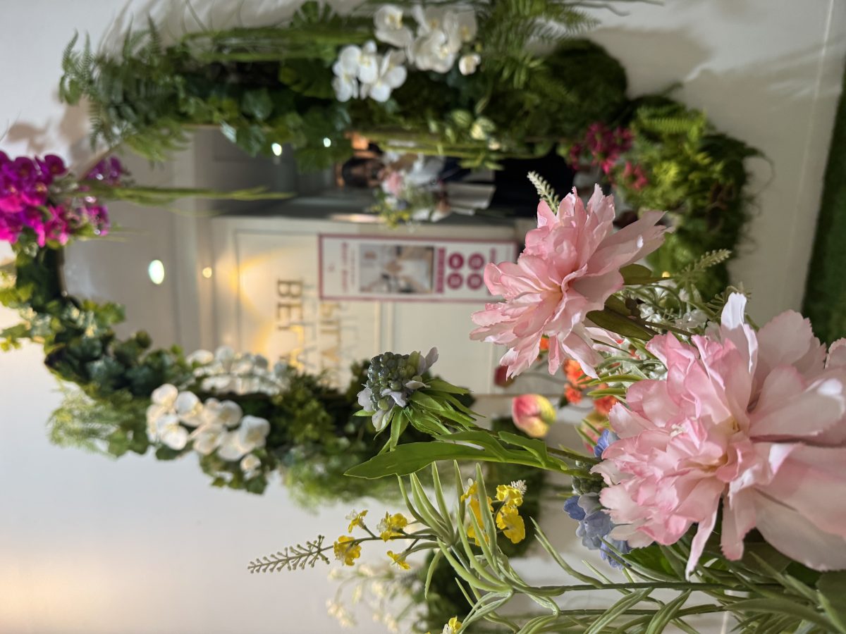 Plant interior styling enhanced through mirror reflections